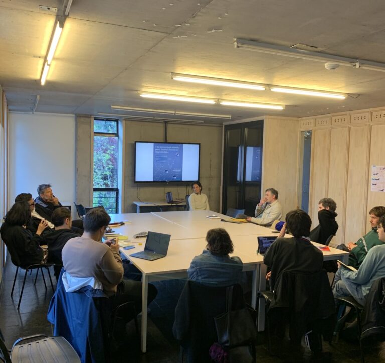 Maia Gattás, investigadora y artista multidisciplinar, participó de las sesiones In.FAIR: «Indagaciones atmosféricas: arcoíris, rayos y nubes»