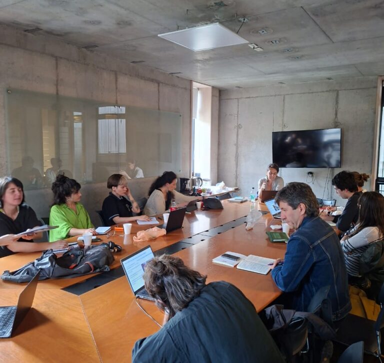 Maia Gattás, artista e investigadora, realizó workshop sobre meteorologías en el marco de su residencia en FAIR